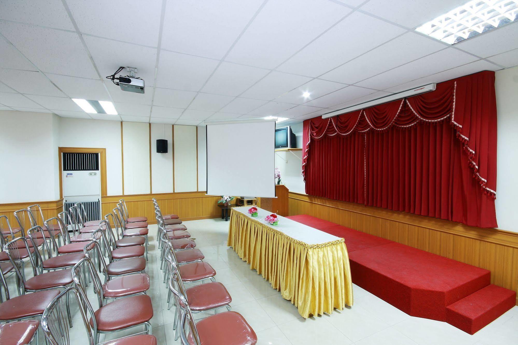 P.A. Place Hotel Nakhon Sawan Exterior photo